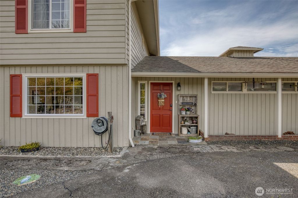 Photo of 91 Hogan Road, Hoquiam, WA 98550 (MLS # 2511950)