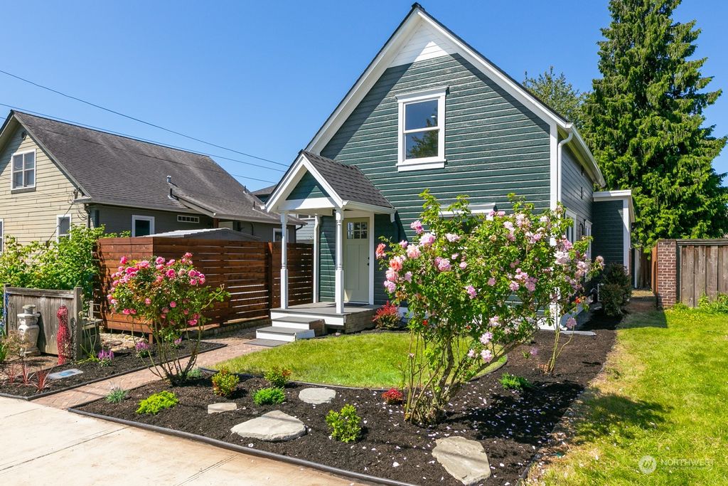 Photo of 2426 Harrison Avenue, Everett, WA 98201 (MLS # 2253524)