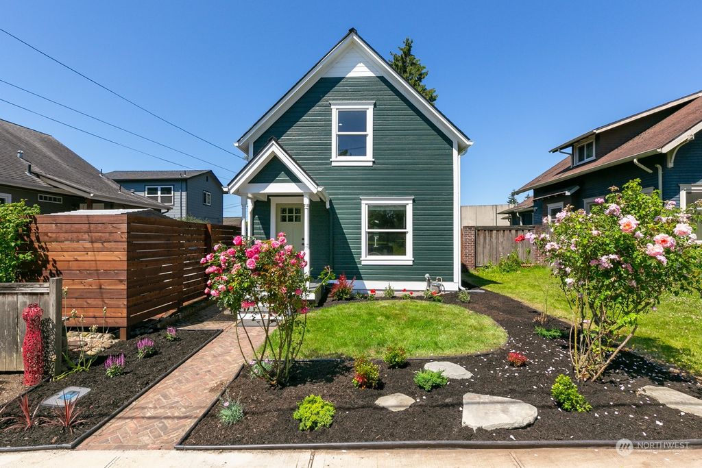 Photo of 2426 Harrison Avenue, Everett, WA 98201 (MLS # 2253524)