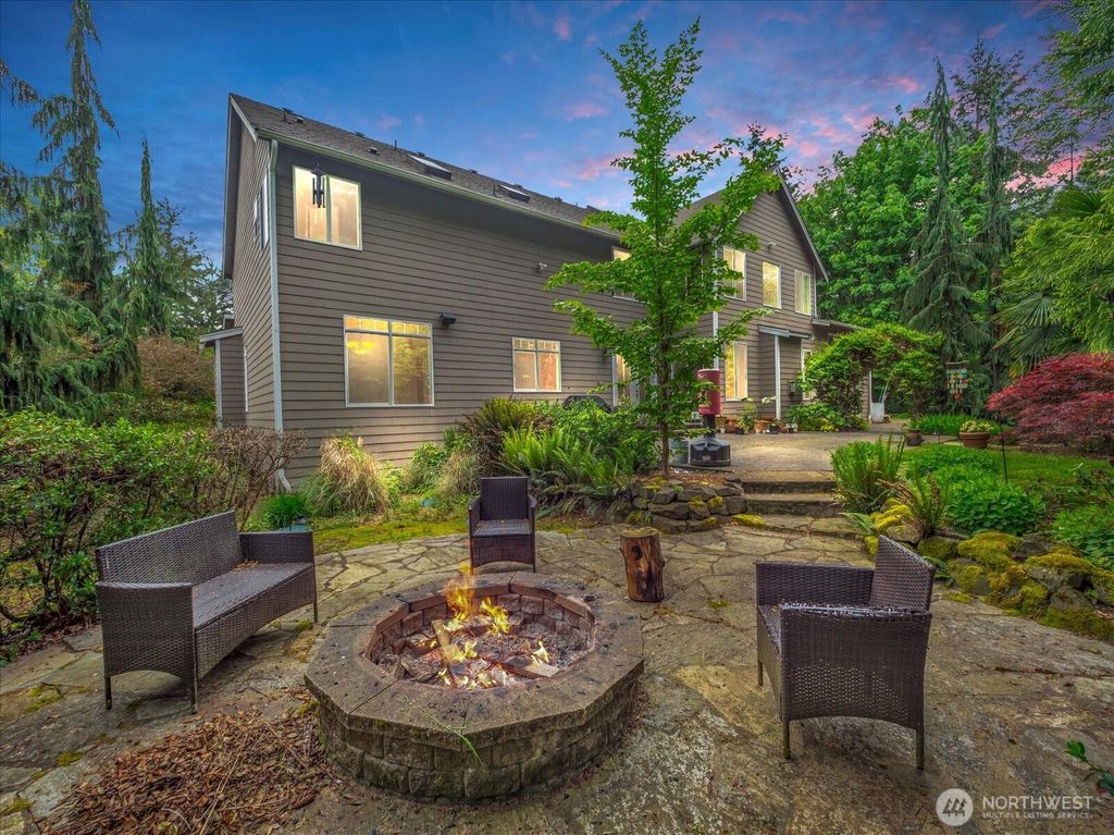 Photo of 20735 SE 162nd Way, Renton, WA 98059 (MLS # 2377338)