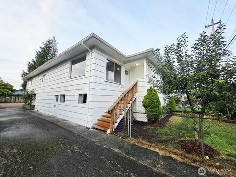 Photo of 1613 Cherry Street, Aberdeen, WA 98520 (MLS # 2447677)