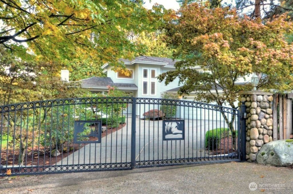 Photo of 17955 SE 60th Street, Bellevue, WA 98006 (MLS # 2438534)
