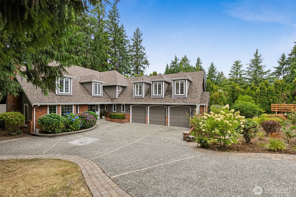 Photo of 3385 126th Avenue NE, Bellevue, WA 98005 (MLS # 2422903)