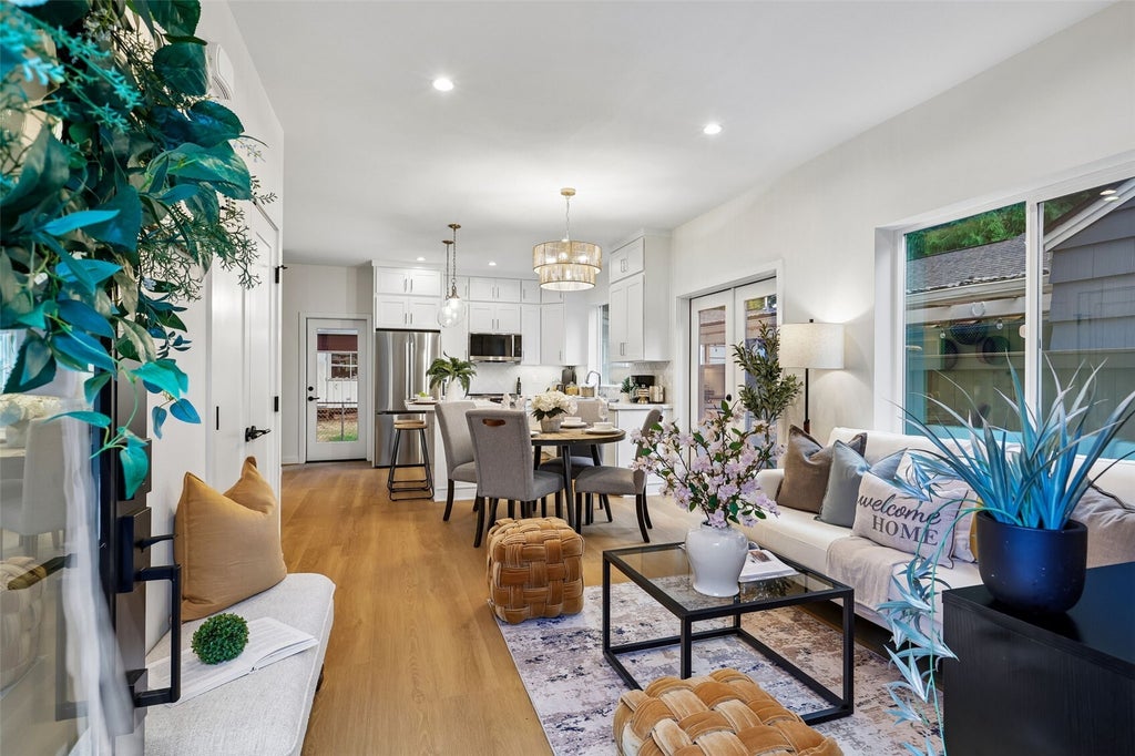 Photo of 13715 Stone Avenue N, Seattle, WA 98133 (MLS # 2595974)
