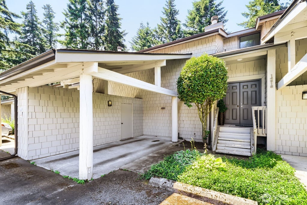 Photo of 14615 NE 35th Street #K4, Bellevue, WA 98007 (MLS # 2542279)