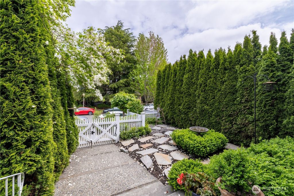 Photo of 306 N G ST, Tacoma, WA 98403 (MLS # 2525471)