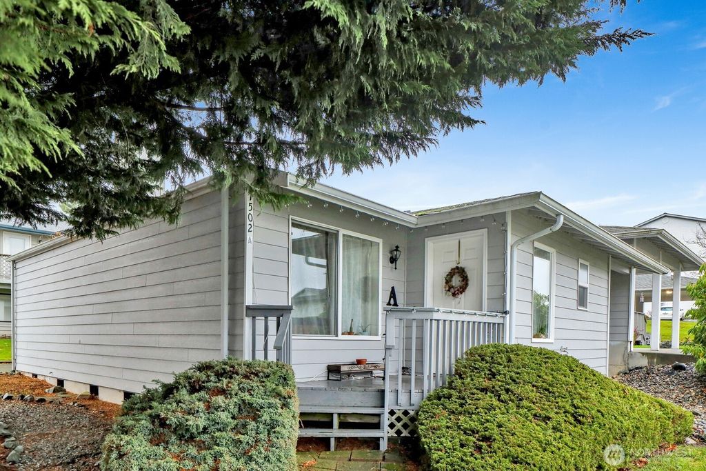 Photo of 1502 Burrows Court, Anacortes, WA 98221 (MLS # 2459919)