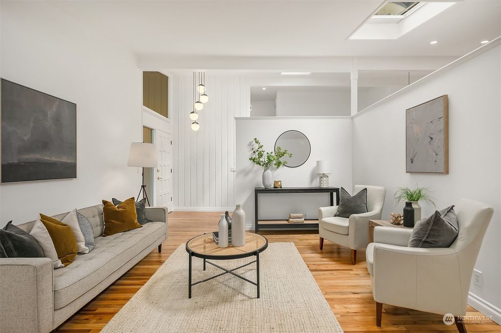 Photo of 16111 SE 31st Street, Bellevue, WA 98008 (MLS # 2134716)