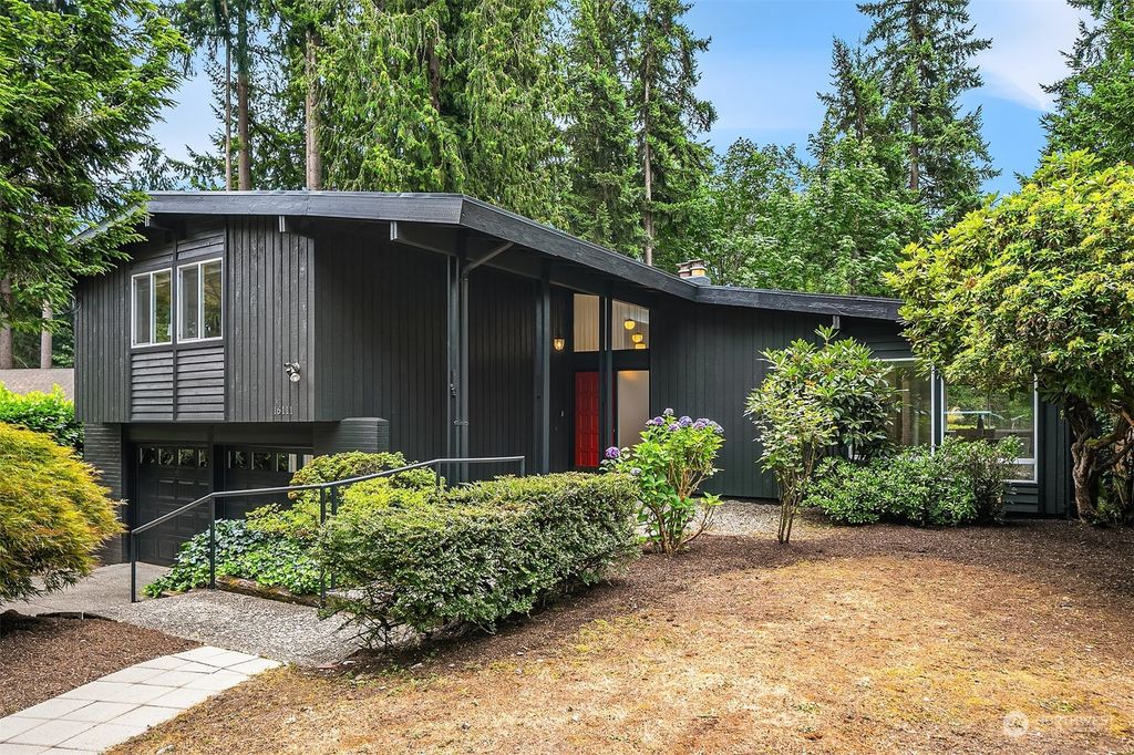 Photo of 16111 SE 31st Street, Bellevue, WA 98008 (MLS # 2134716)