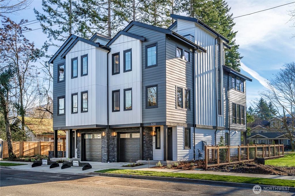 Photo of 537 NW Juniper Street, Issaquah, WA 98027 (MLS # 2464262)