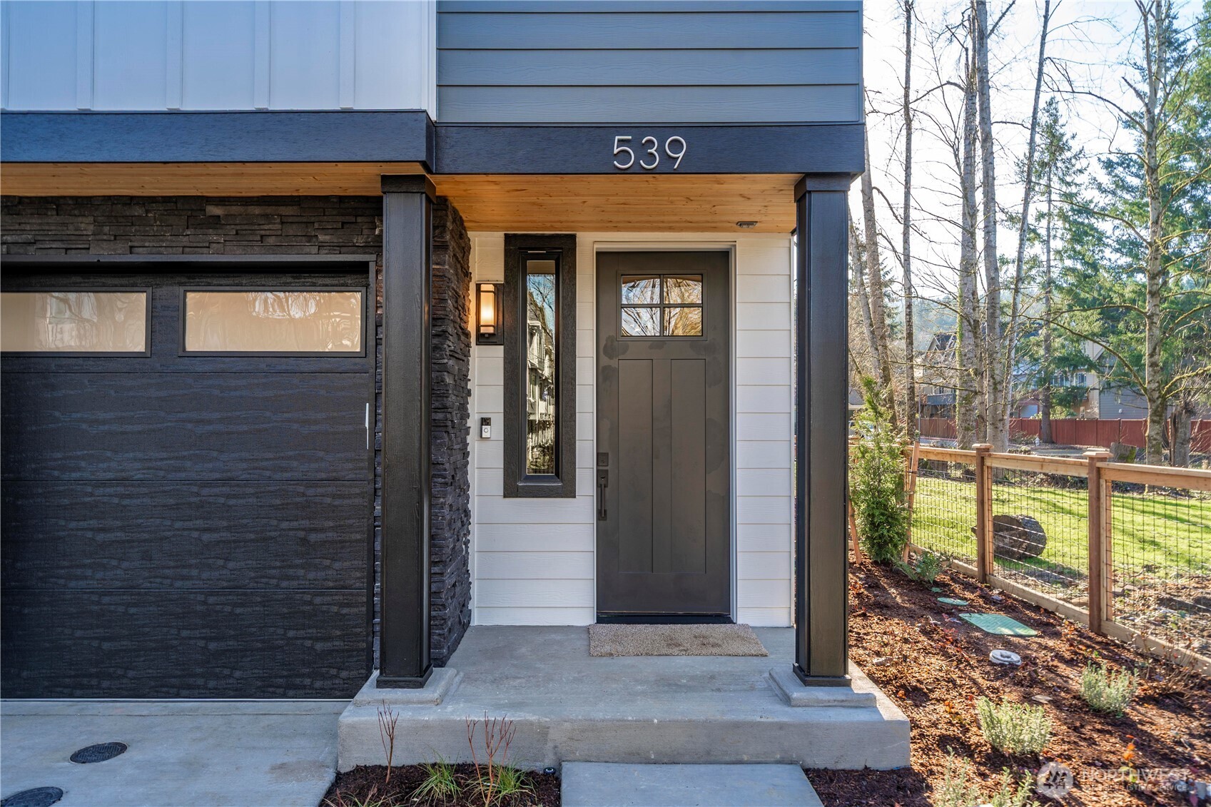 537 NW Juniper Street