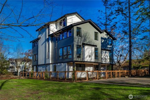 Photo of 537 NW Juniper Street, Issaquah, WA 98027 (MLS # 2464262)