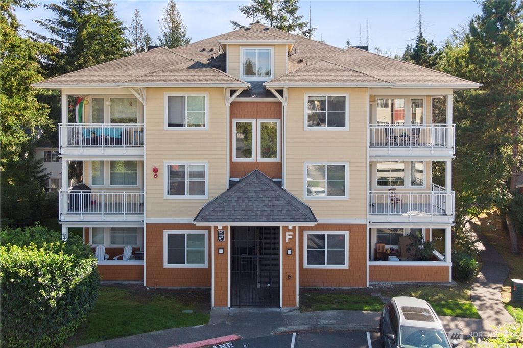 Photo of 503 225th Lane NE #F306, Sammamish, WA 98074 (MLS # 2494955)