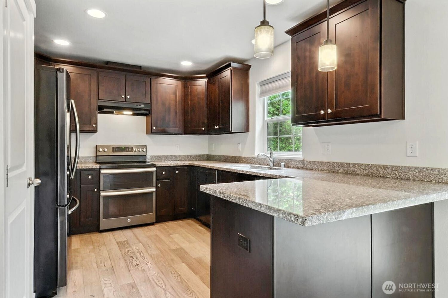 237 SW Oak Rd