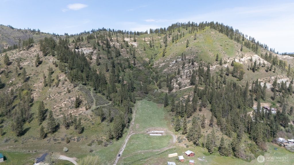 Photo of 67 Karl Downs Lane, Cashmere, WA 98815 (MLS # 2509459)