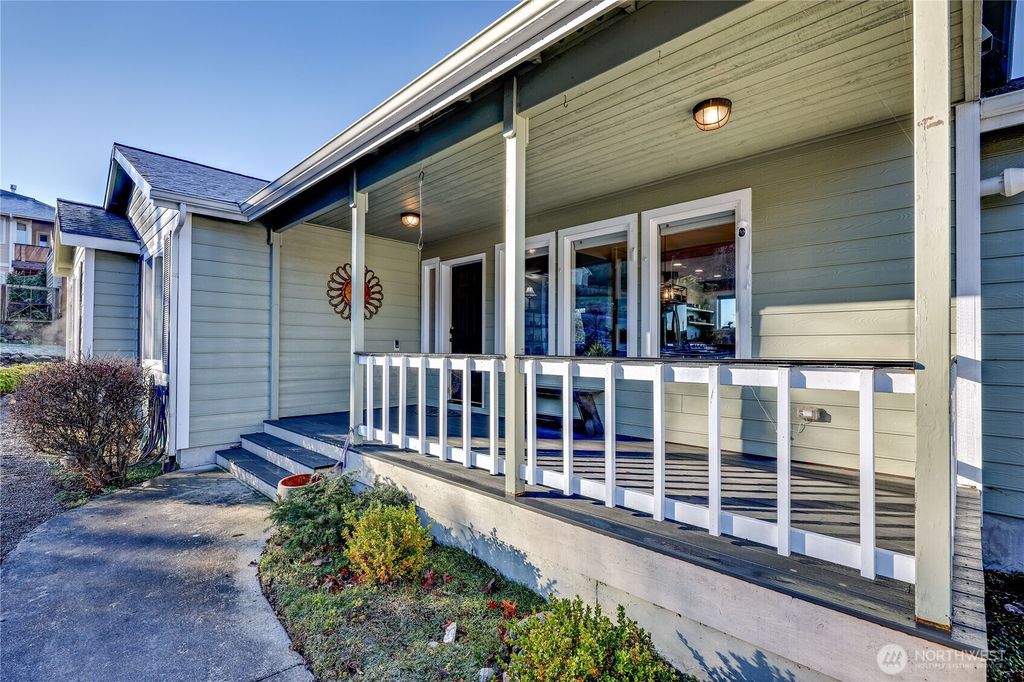 Photo of 113 Marine View Place, Port Townsend, WA 98368 (MLS # 2468858)