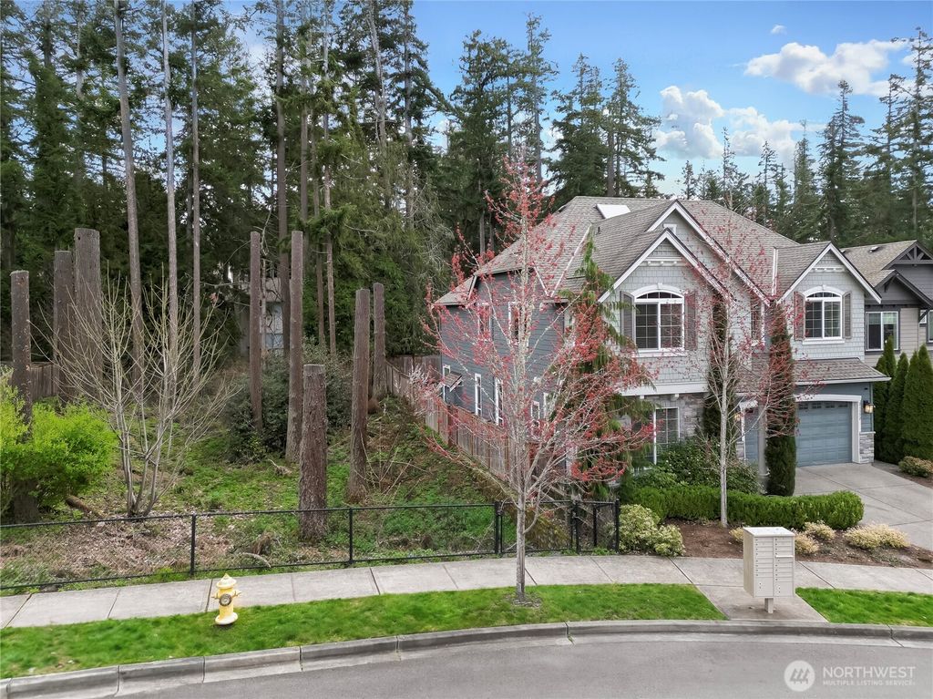 Photo of 21352 NE 9th Place, Sammamish, WA 98074 (MLS # 2348765)