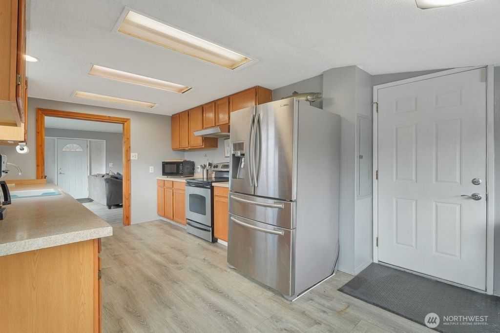 Photo of 100 N Lewis Street, Aberdeen, WA 98520 (MLS # 2453670)