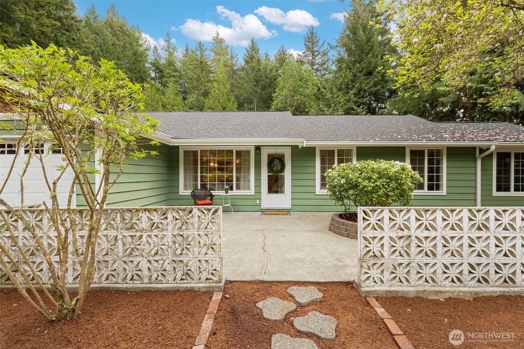Photo of 623 Foster Lane NE, Bremerton, WA 98311 (MLS # 2501192)
