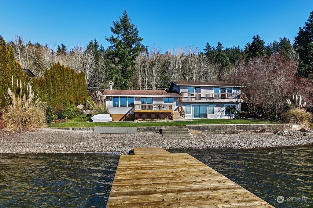 Photo of 2813 E Lake Sammamish Parkway NE, Sammamish, WA 98074 (MLS # 2128258)