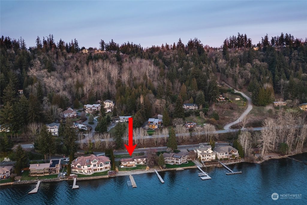 Photo of 2813 E Lake Sammamish Parkway NE, Sammamish, WA 98074 (MLS # 2128258)