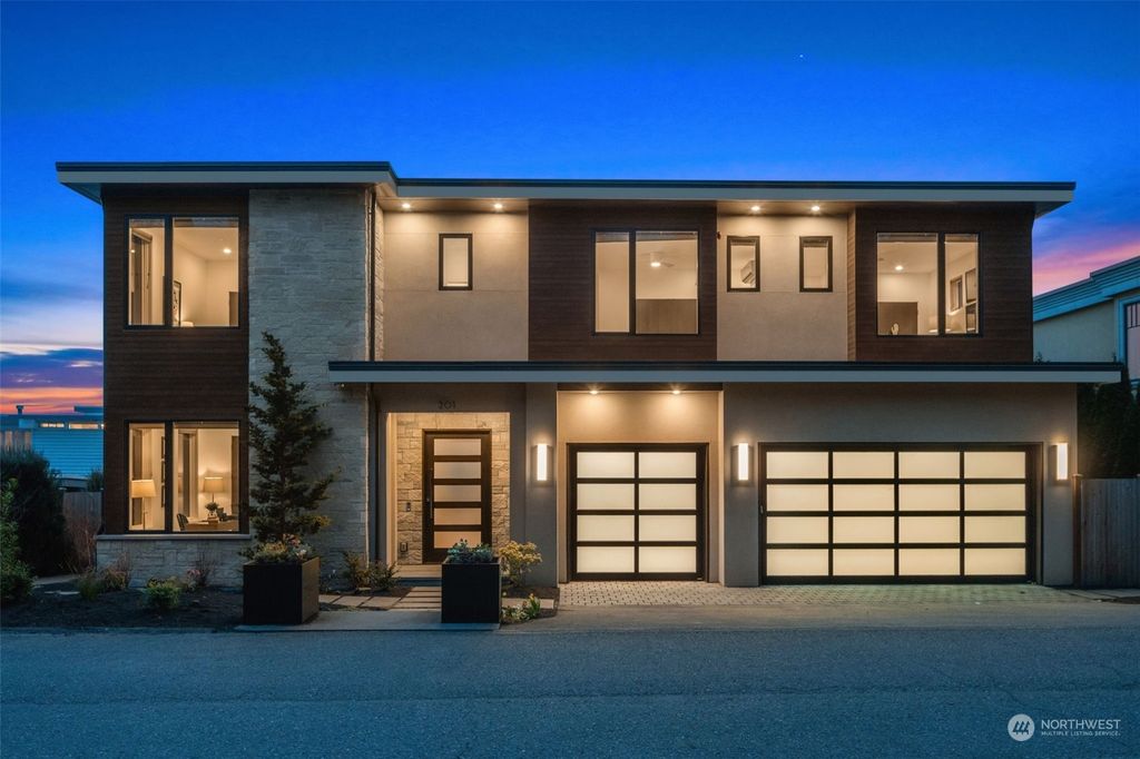 Photo of 201 Lake Avenue W, Kirkland, WA 98033 (MLS # 2056867)