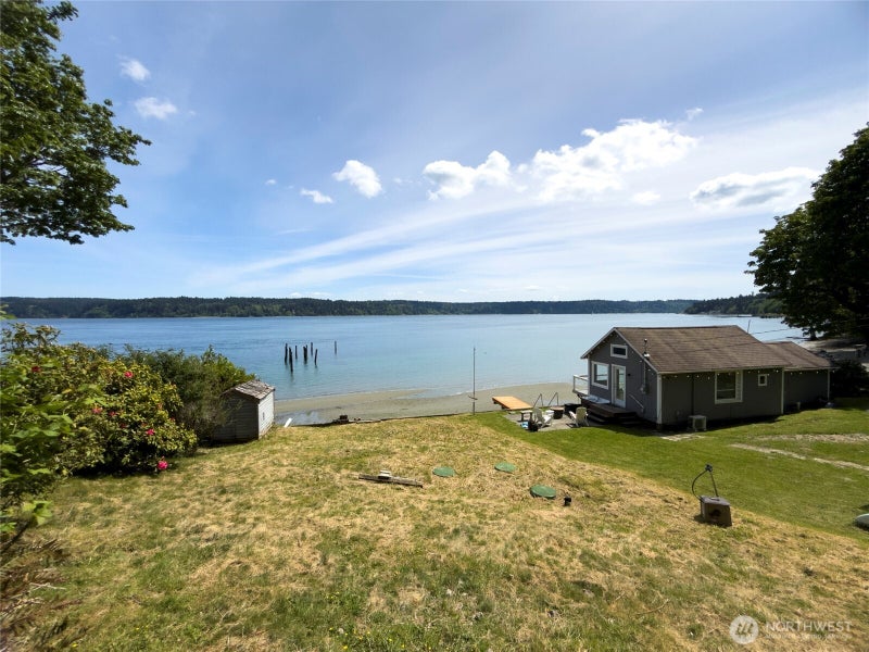 1230 Maplewood Beach Drive NW