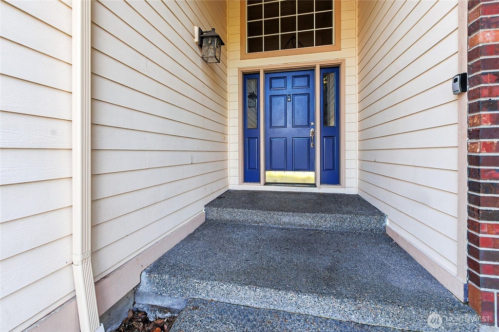 Photo of 1909 S 375th Street, Federal Way, WA 98003 (MLS # 2585912)