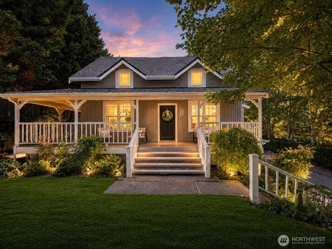 Photo of 420 222nd Avenue NE, Sammamish, WA 98074 (MLS # 2554268)