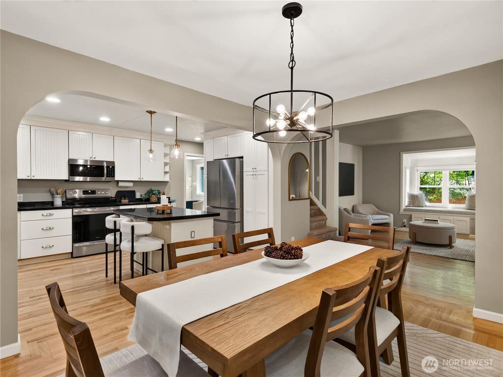Photo of 420 222nd Avenue NE, Sammamish, WA 98074 (MLS # 2554268)