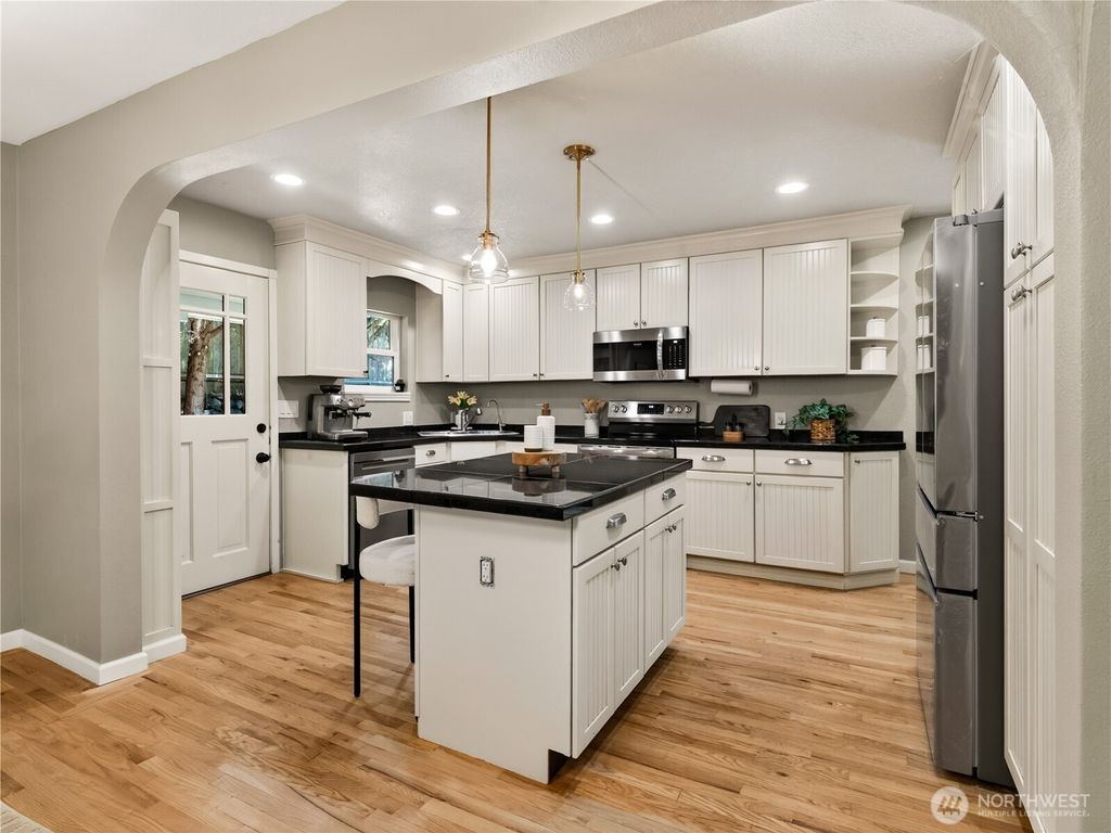 Photo of 420 222nd Avenue NE, Sammamish, WA 98074 (MLS # 2554268)