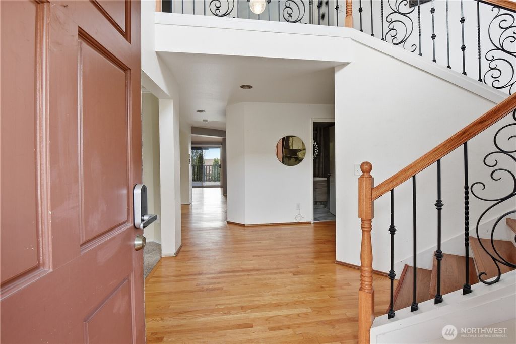 Photo of 21049 103rd Sve SE Ave, Kent, WA 98031 (MLS # 2511501)