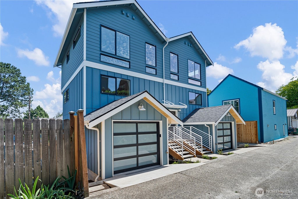 Photo of 8043 19th Avenue NE, Seattle, WA 98115 (MLS # 2547527)