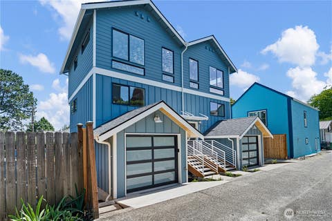 Photo of 8043 19th Avenue NE, Seattle, WA 98115 (MLS # 2547527)