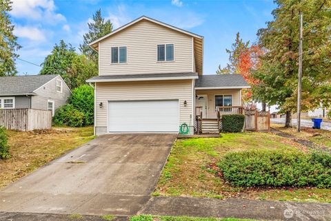 Photo of 800 Harris Street, Kelso, WA 98626 (MLS # 2441100)
