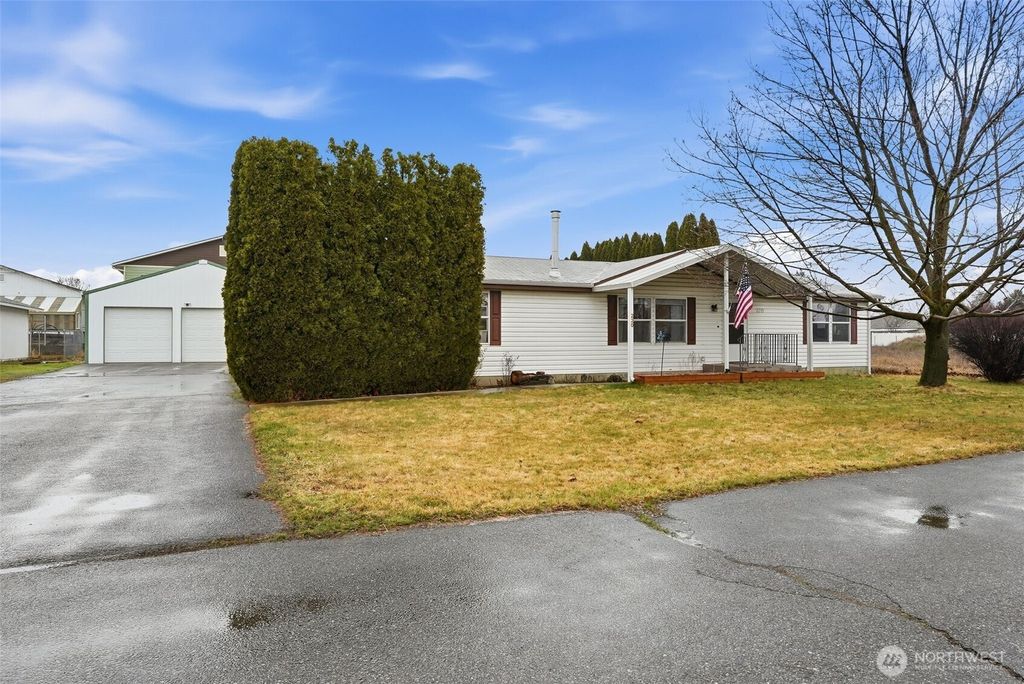 Photo of 220 N Galway Lane, Spokane Valley, WA 99037 (MLS # 2488504)