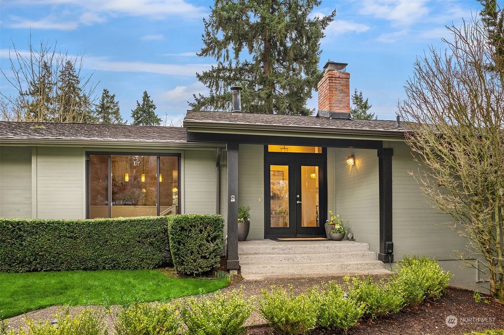 Photo of 8207 SE 48th Street, Mercer Island, WA 98040 (MLS # 2198368)