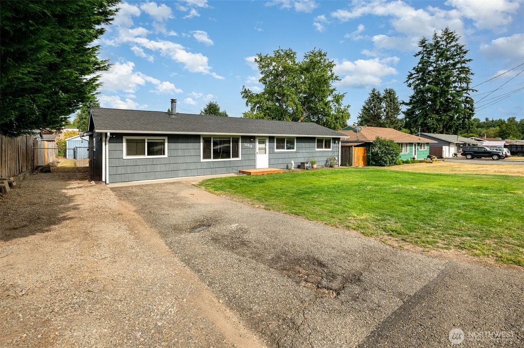 Photo of 16812 125th Avenue SE, Renton, WA 98058 (MLS # 2396389)