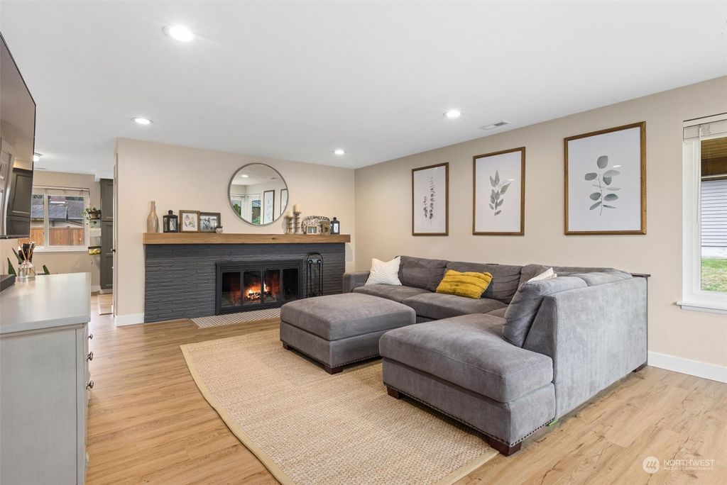 Photo of 530 E Beech Street, Everett, WA 98203 (MLS # 2062663)