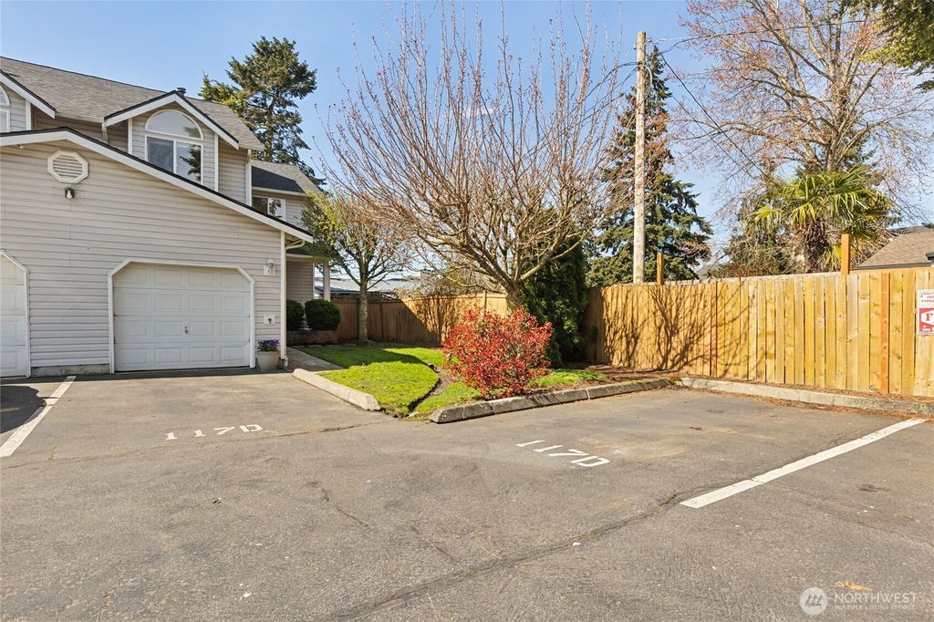 Photo of 117 21st Street SE #D, Auburn, WA 98002 (MLS # 2491599)