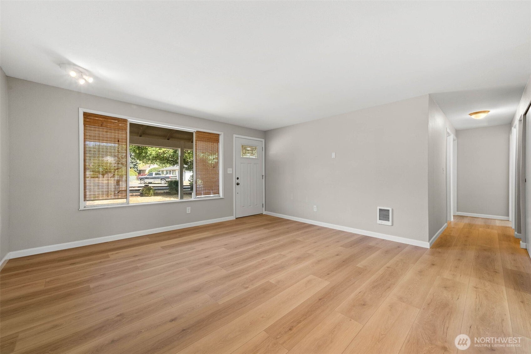 307 Whitesell Court NW