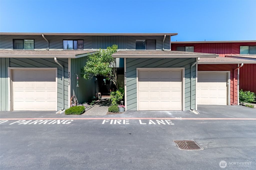 Photo of 25014 Lake Fenwick Rd RD #28, Kent, WA 98032 (MLS # 2530935)