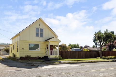 Photo of 210 S Yew Street, Centralia, WA 98531 (MLS # 2435317)