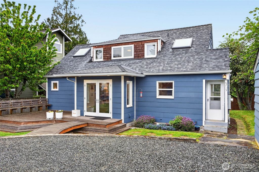 Photo of 6715 35th Avenue SW, Seattle, WA 98126 (MLS # 2517602)