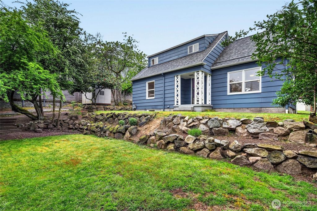 Photo of 6715 35th Avenue SW, Seattle, WA 98126 (MLS # 2517602)