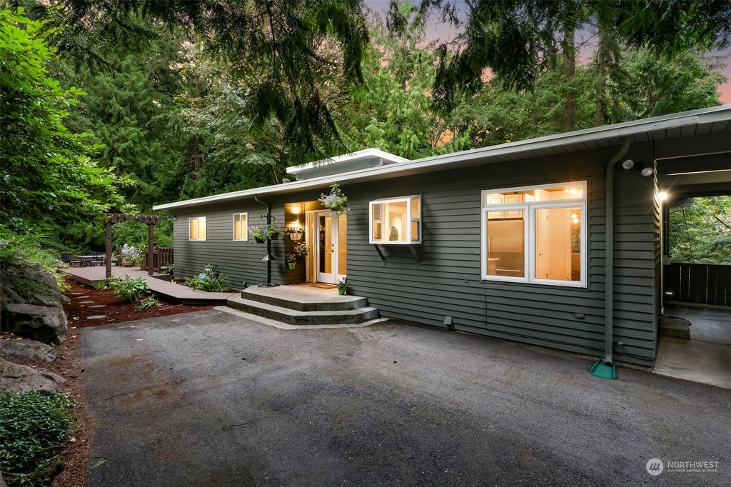 Photo of 4620 NE 192nd Street, Lake Forest Park, WA 98155 (MLS # 2294761)