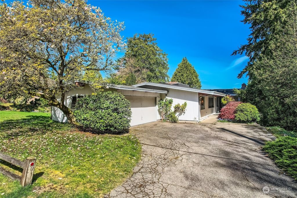 Photo of 2919 84th Avenue SE, Mercer Island, WA 98040 (MLS # 2221994)