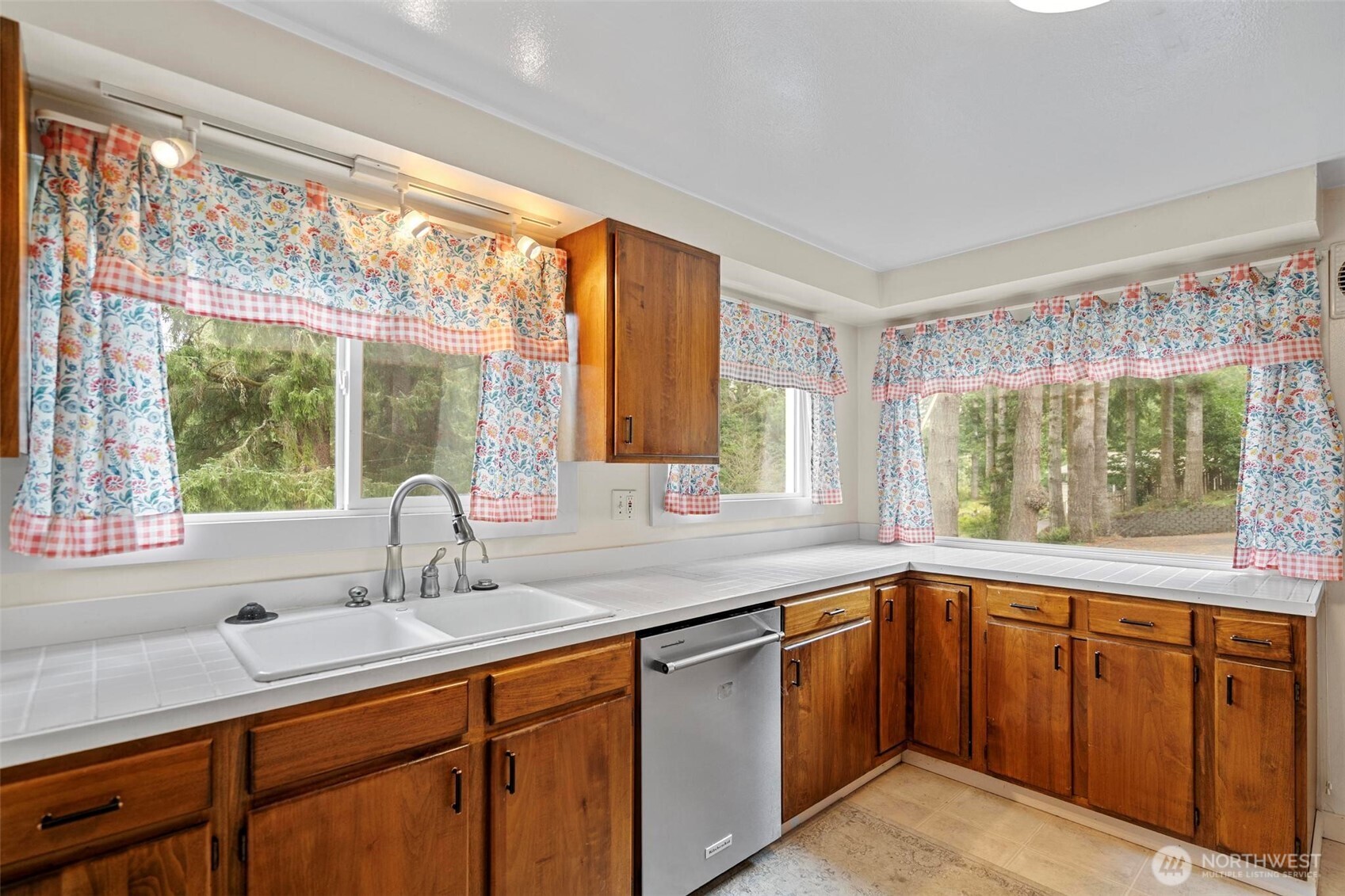 456 Upper Grand Ave