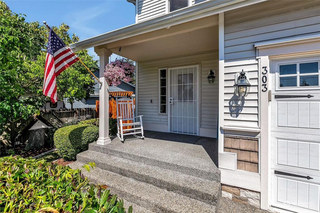 Photo of 303 N 4th Avenue, Algona, WA 98001 (MLS # 2266280)