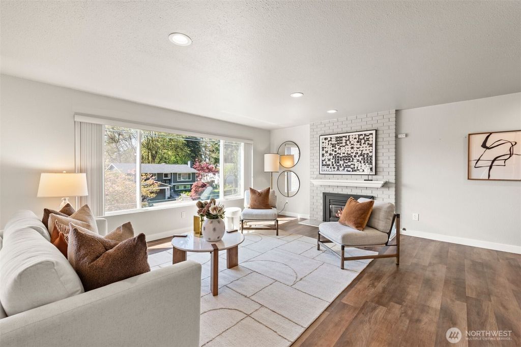 Photo of 508 154th Avenue NE, Bellevue, WA 98007 (MLS # 2364716)